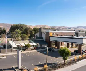 Photo 3 - La Quinta Inn & Suites by Wyndham Yakima Downtown