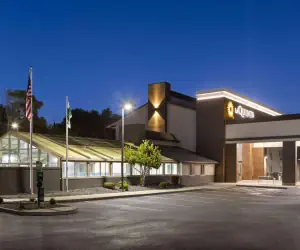 Photo 4 - La Quinta Inn & Suites by Wyndham Yakima Downtown