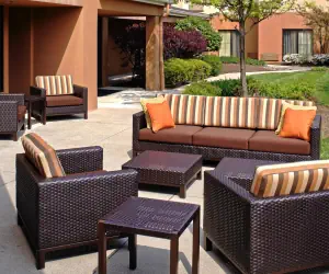 Photo 2 - Courtyard Cleveland Airport North