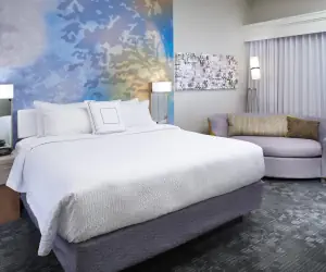 Photo 4 - Courtyard Cleveland Airport North