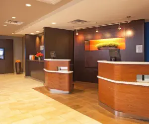 Photo 2 - Courtyard Hartford Manchester