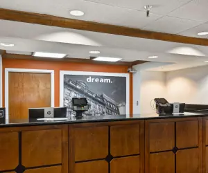 Photo 3 - Hampton Inn Memphis Poplar