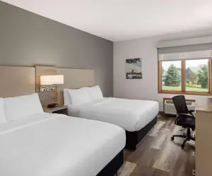 Photo 2 - Links Bos Landen Hotel & Spa of Pella, Trademark by Wyndham