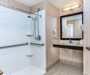 Photo 4 - Holiday Inn Louisville Airport - Fair/Expo, an IHG Hotel