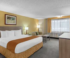 Photo 4 - Best Western Cascadia Inn