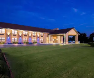 Photo 3 - Super 8 by Wyndham Paragould