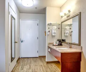 Photo 3 - Quality Inn near Six Flags Discovery Kingdom-Napa Valley