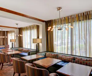 Photo 5 - Hampton Inn Memphis Poplar