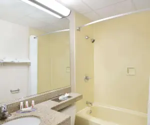 Photo 4 - Howard Johnson by Wyndham Newburgh