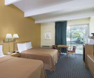 Photo 5 - Howard Johnson by Wyndham Newburgh