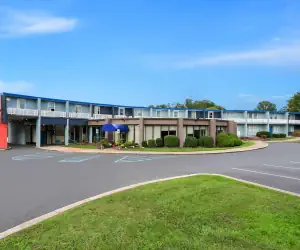 Photo 2 - Travelodge by Wyndham Aberdeen