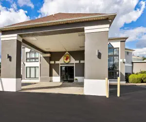 Photo 2 - Super 8 by Wyndham Dickson