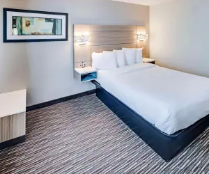 Photo 2 - Best Western Port Columbus