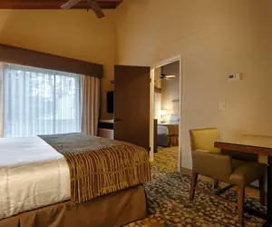 Photo 4 - Best Western The Inn & Suites Pacific Grove