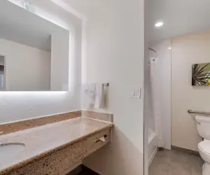 Photo 3 - Best Western Plus Meridian Inn & Suites, Anaheim-Orange