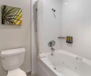 Photo 5 - Best Western Plus Meridian Inn & Suites, Anaheim-Orange