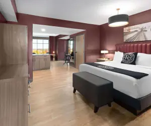 Photo 5 - Riverbend Hotel and Suites, Trademark Collection by Wyndham