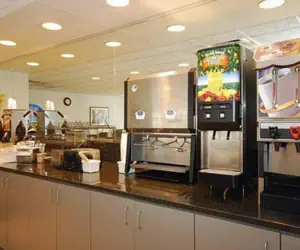 Photo 2 - Baymont by Wyndham Des Moines Airport