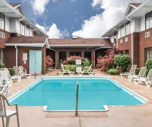 Photo 3 - Super 8 by Wyndham O'Fallon