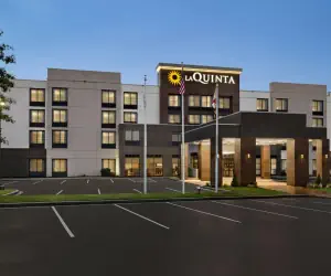 Photo 2 - La Quinta by Wyndham Newark - Elkton