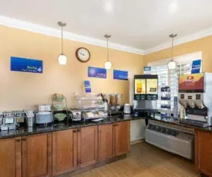 Photo 3 - Best Western Hanford Inn