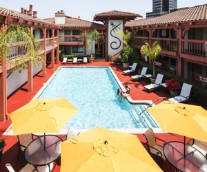 Photo 3 - Campbell Inn Hotel