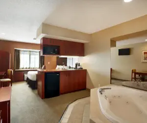 Photo 4 - Microtel Inn & Suites by Wyndham Dover New Hampshire