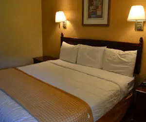 Photo 2 - Americas Best Value Inn Smithfield