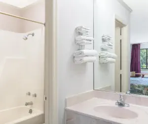 Photo 3 - Knights Inn Point South Yemassee