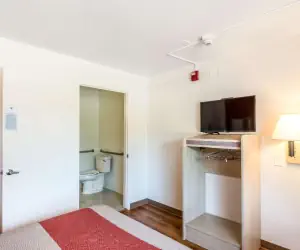 Photo 5 - Motel 6-Redding, CA - Central