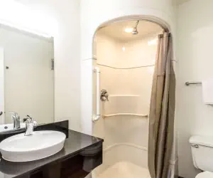 Photo 2 - Motel 6-Redding, CA - Central