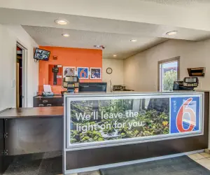 Photo 3 - Motel 6-Stockton, CA - Charter Way West