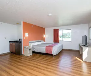 Photo 5 - Motel 6-Waterloo, IA