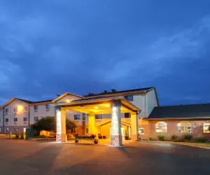 Photo 3 - Baymont by Wyndham Galesburg