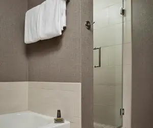 Photo 3 - Chicago Marriott Suites Deerfield