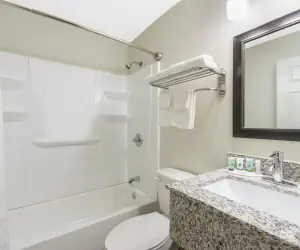 Photo 2 - Super 8 by Wyndham Moberly MO