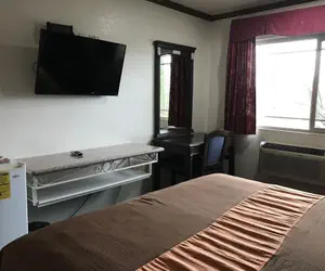 Photo 3 - Starlight Inn Canoga Park