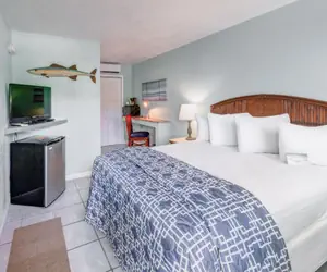 Photo 2 - Creekside Inn Islamorada