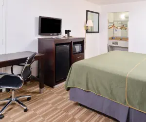 Photo 2 - Americas Best Value Inn Clute