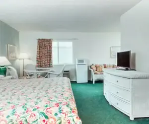 Photo 5 - Super 8 by Wyndham Reedsburg