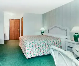 Photo 4 - Super 8 by Wyndham Reedsburg