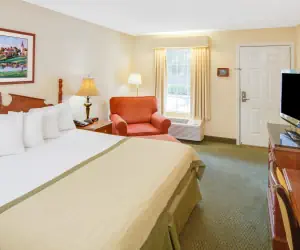 Photo 2 - Baymont by Wyndham Ozark