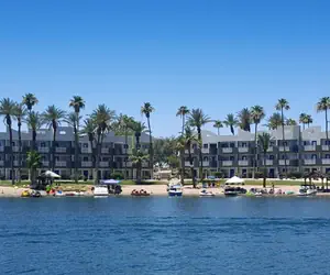 Photo 5 - The Nautical Beachfront Resort