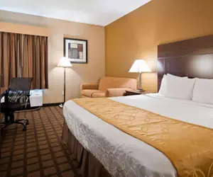 Photo 2 - Best Western Plaza Hotel Saugatuck