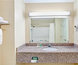 Photo 2 - Super 8 by Wyndham Forrest City AR