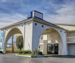 Photo 4 - Motel 6-Dickson, TN