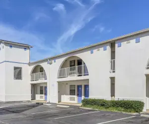 Photo 3 - Motel 6-Dickson, TN