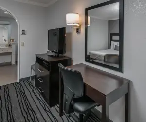 Photo 4 - Redwood Creek Inn