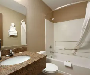 Photo 5 - Super 8 by Wyndham Homewood Birmingham Area