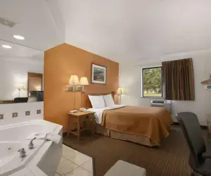 Photo 5 - Travelodge by Wyndham Muskegon